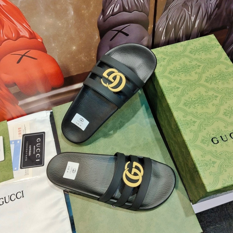 G*u*i slippers